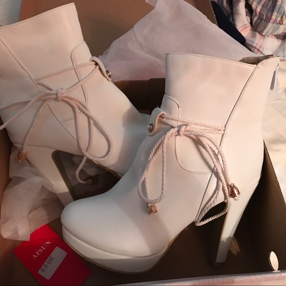 HOST PICK ๐Super cute.White booties๐ - Picture 5 of 7